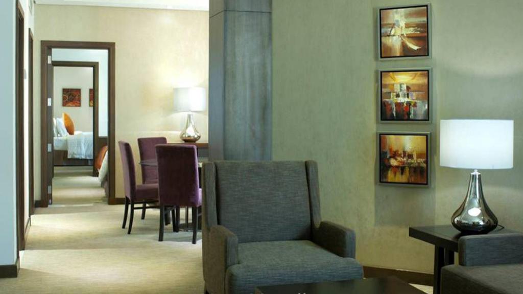 Salon de suite de l'hôtel Crown Plaza à Médine
