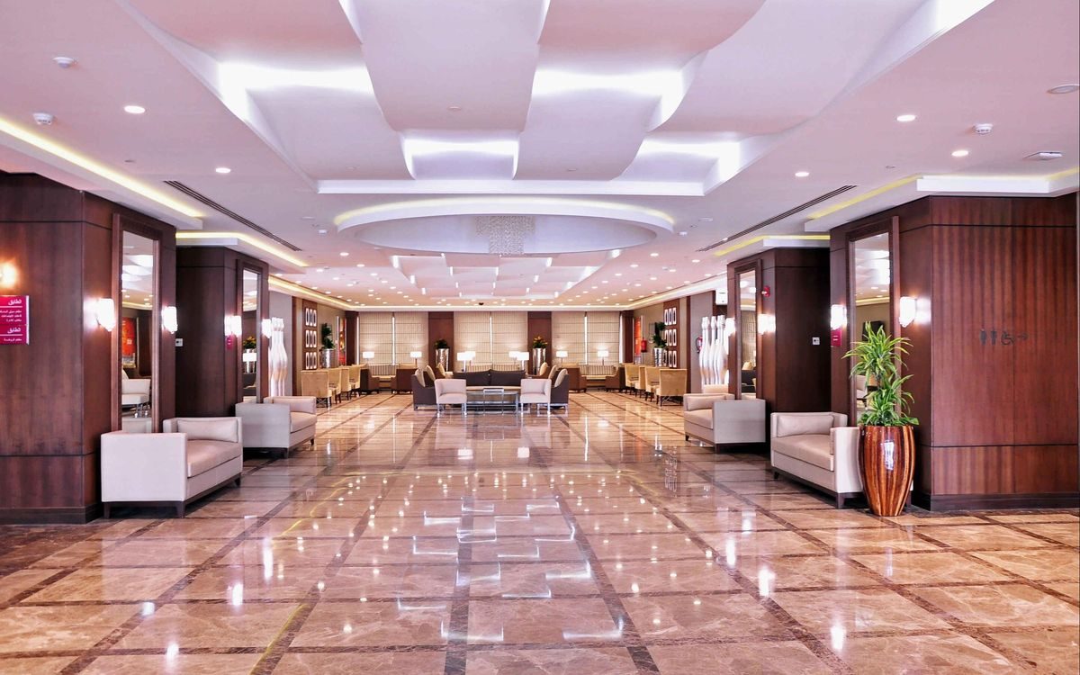 Hall et réception de l'hôtel Crown Plaza à Médine