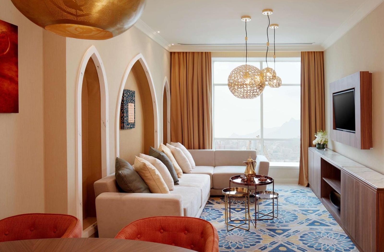 Suite salon avec vue de l'hôtel Tilal à La Mecque